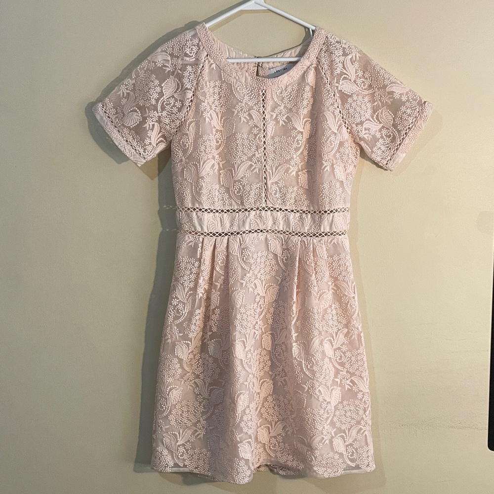 Lace mini open back dress in light pink